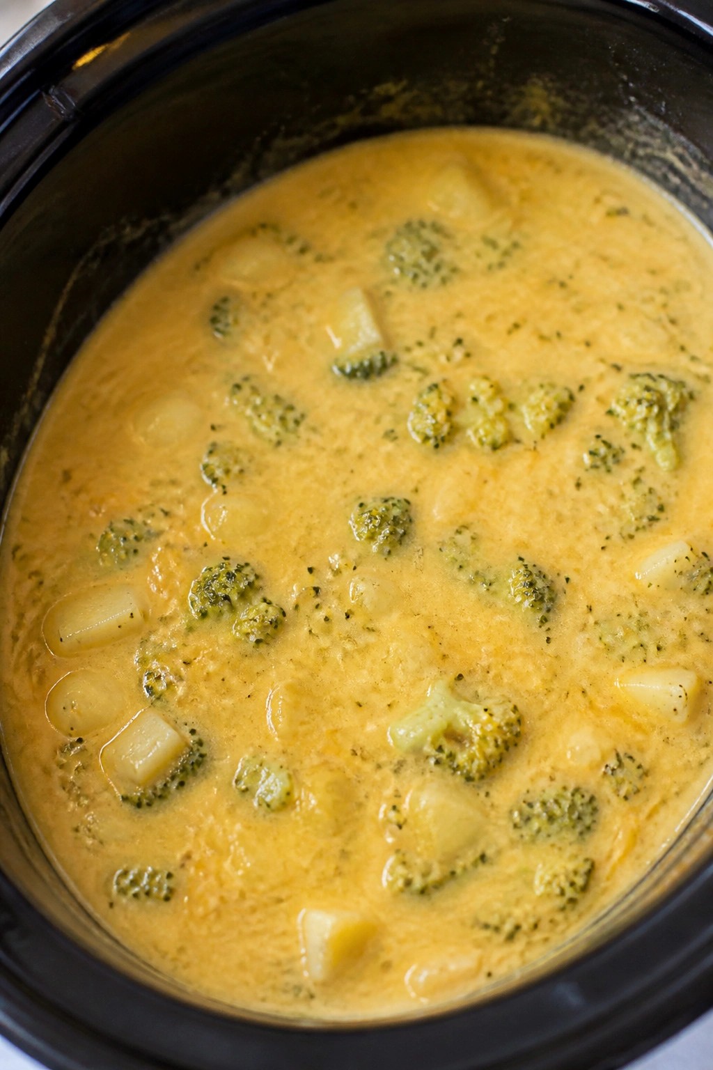 Crockpot Broccoli Cheddar Potato Soup