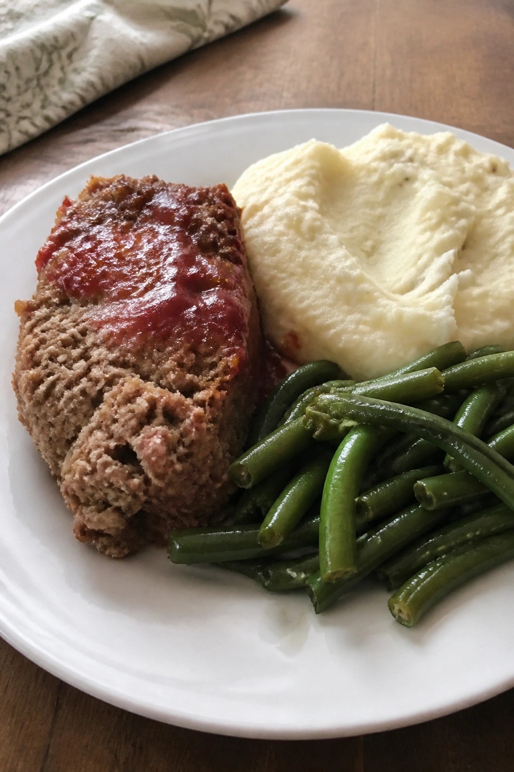 Homestyle Meatloaf with Garlic Mashed Potatoes and Green Beans