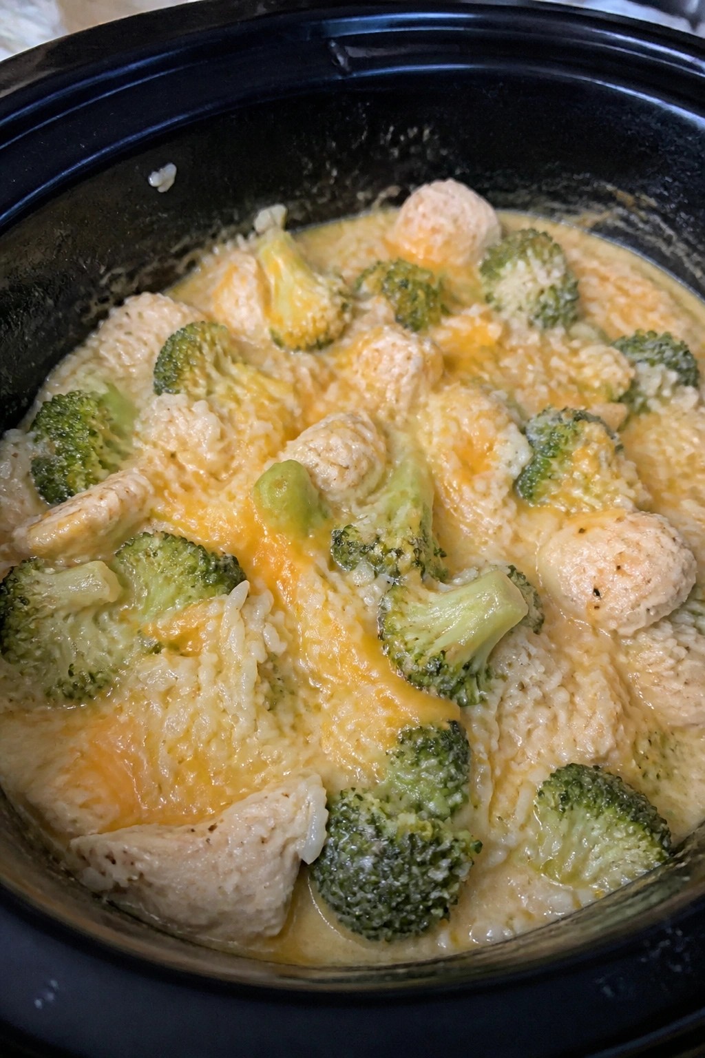 Slow Cooker Chicken, Broccoli, and Cheddar Casserole