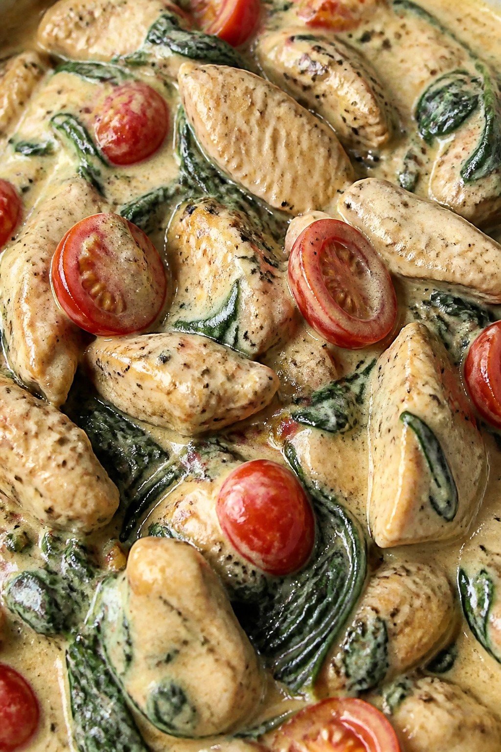 Creamy Tuscan Garlic Chicken with Spinach and Tomatoes