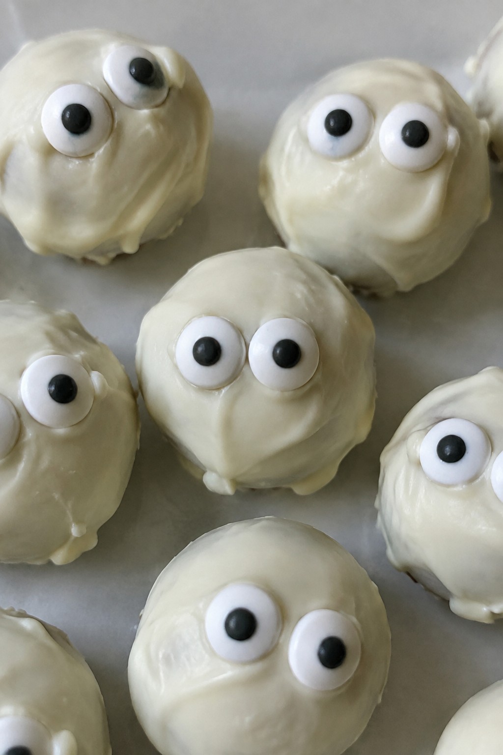 No-Bake Peanut Butter Eyeball Cookies