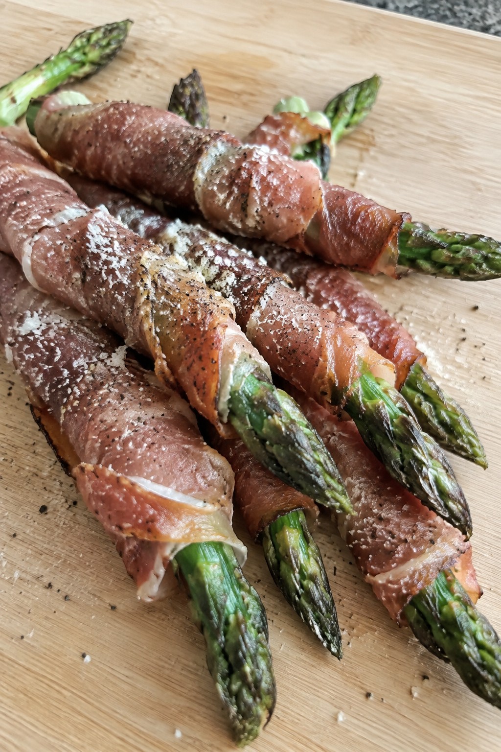 Prosciutto-Wrapped Asparagus Spears